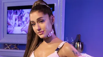 Ariana Grande Wax Figure (1) (1)